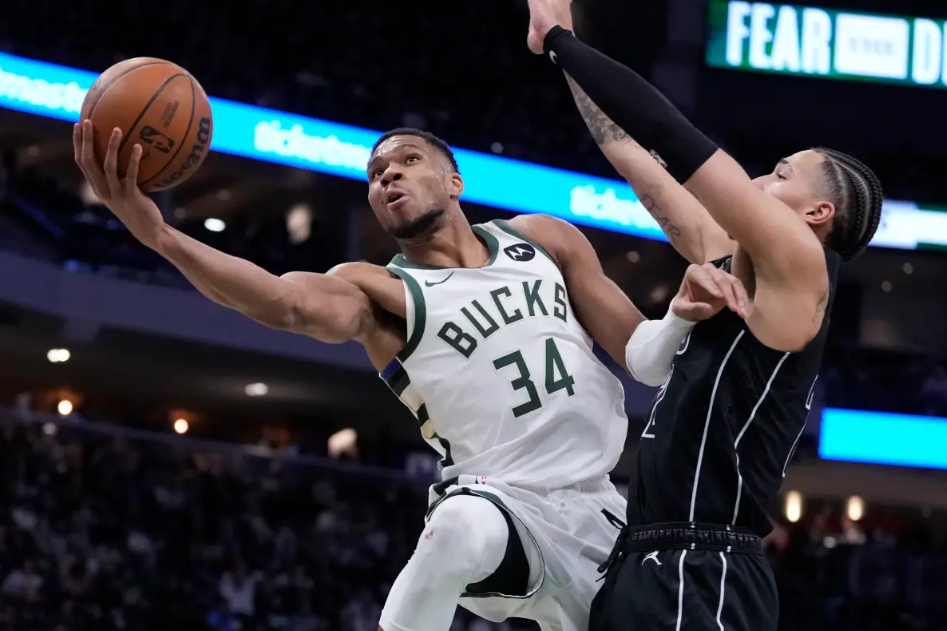 开云体育入口-雄鹿球员字母哥蝉联MVP，成为联盟最耀眼的明星