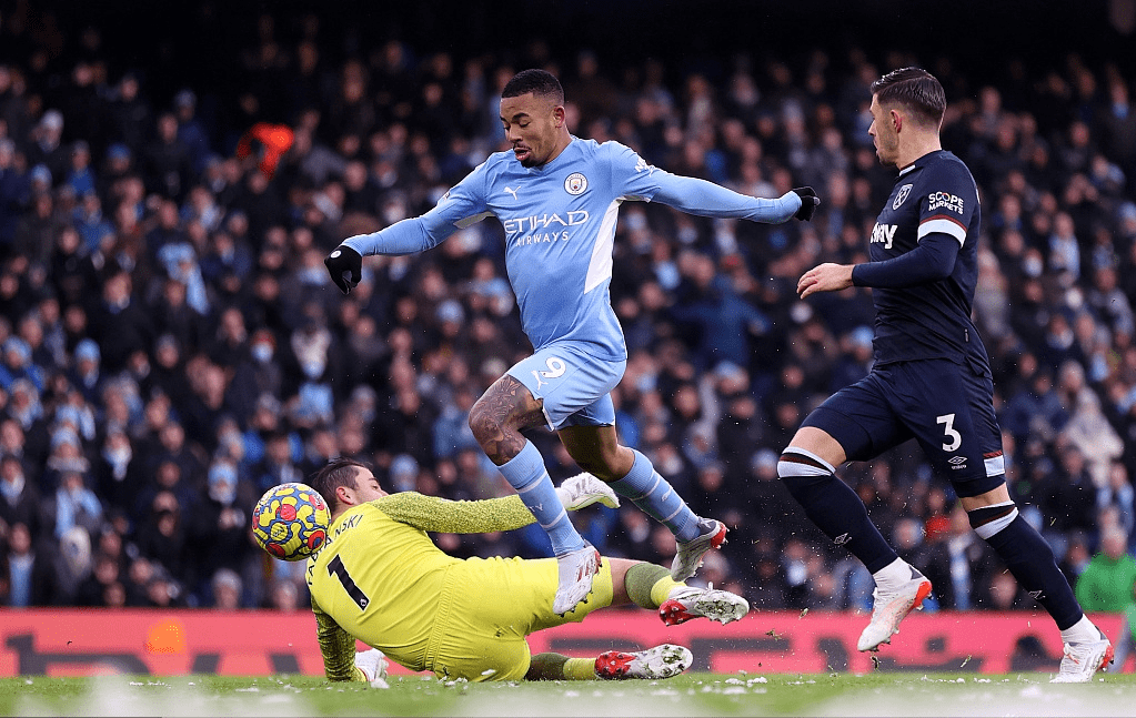 效力福尔图纳联队的前锋建功赢球 效力福尔图纳联队的前锋建功赢球