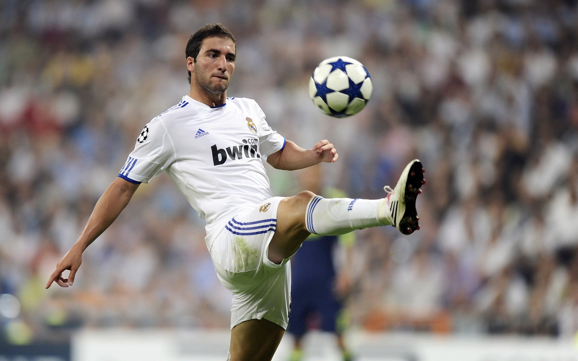 铁蹄破阵，公牛关键战突围独行侠，字母哥连续得分拉开差距