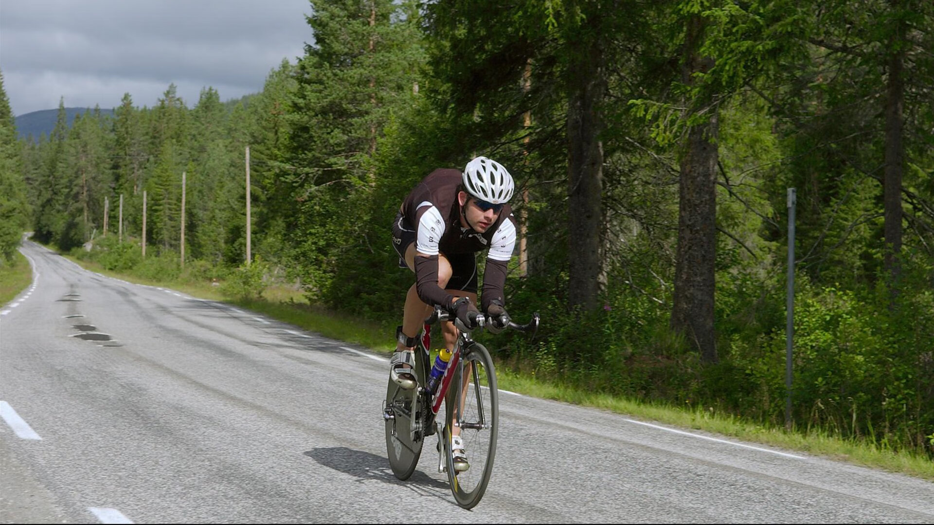 开云体育官网-孤胆英雄与团队奇迹，阿隆索扛旗，威廉姆斯绝地翻盘红牛二队